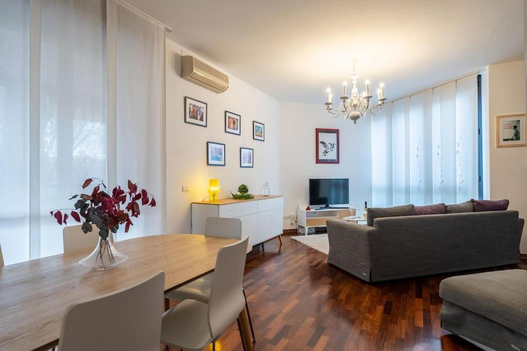 Duomo-PortaromanaXxl Home Terrace & Free Parking Милан Экстерьер фото